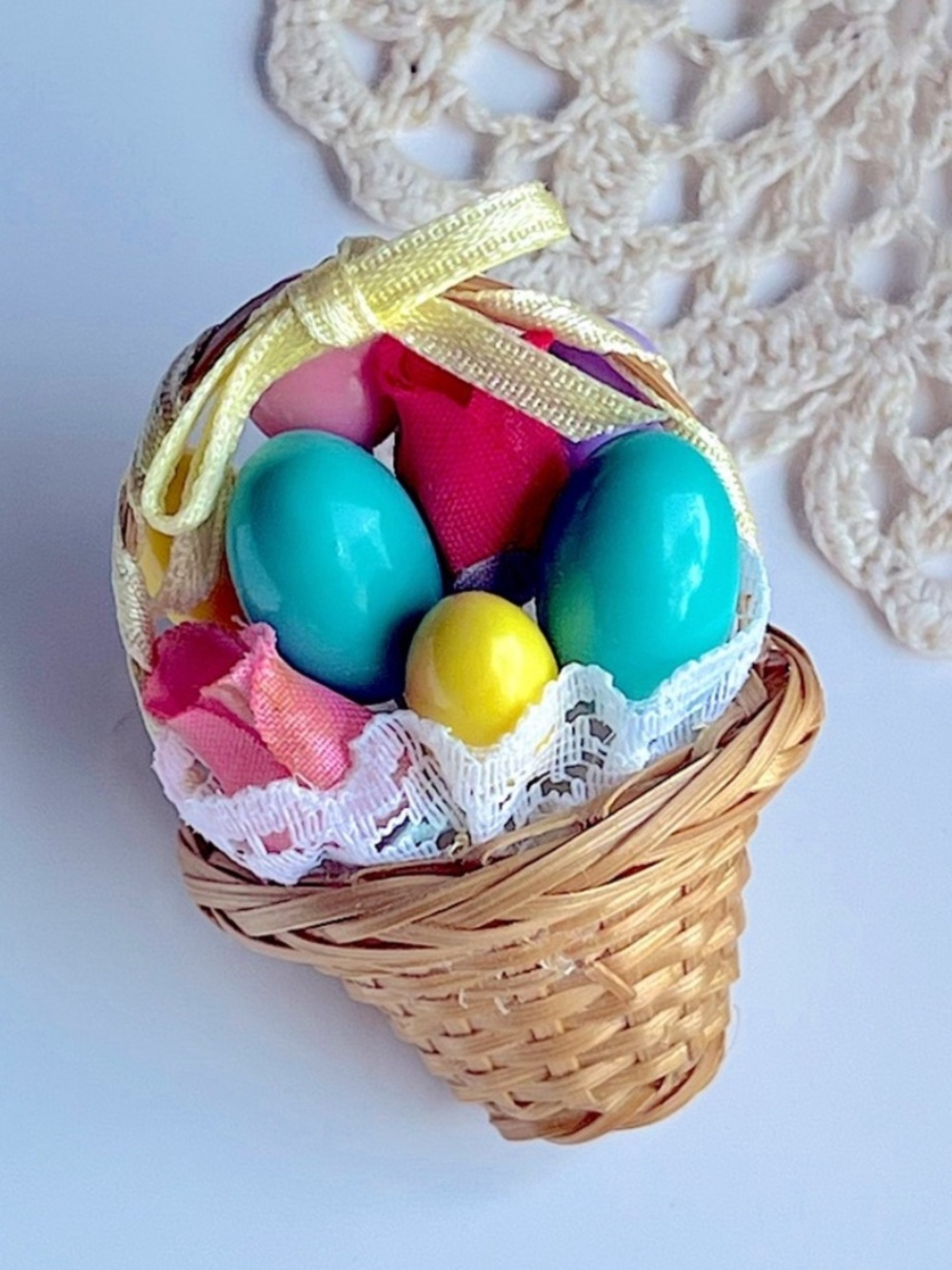 Vintage Easter Wicker Basket Brooch Pin - Picture 5 of 15